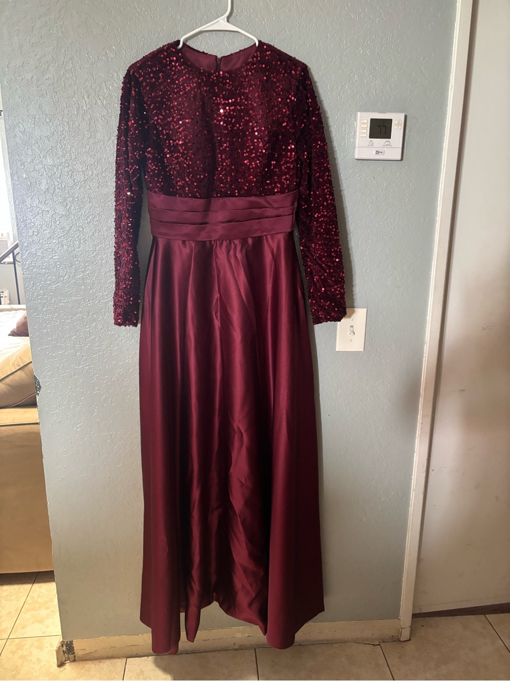 Elegant Women's Long Burgundy Sequin Evening Dress Size 10